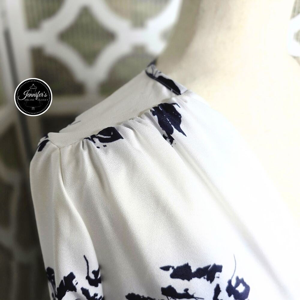 Zoe & Sam Blue and White Floral Bell Sleeves Long Tie V-Neck Blouse Size L - Picture 5 of 11
